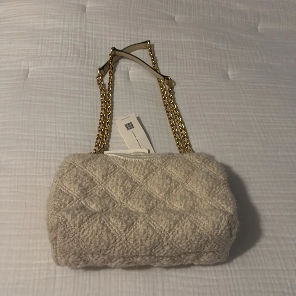 Tory Burch Cream Shoulder Bag with Gold Chain - Picture 7 of 7